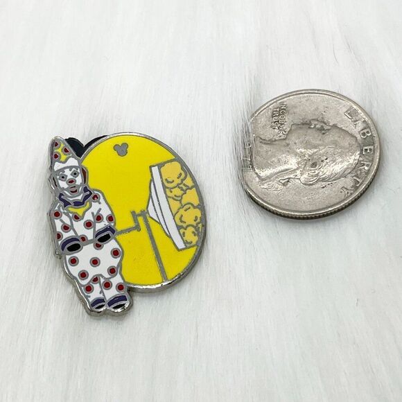 🔮 5/$25 Disney Popcorn Turners Polka Dot Clown Pin - Picture 2 of 2